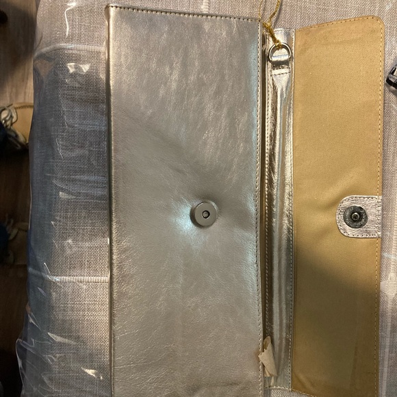 LADIES LEATHER CLUTCH WITH WRIST STRAP - NEW!! - Picture 3 of 5